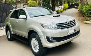 Toyota Fortuner 2013 Silver