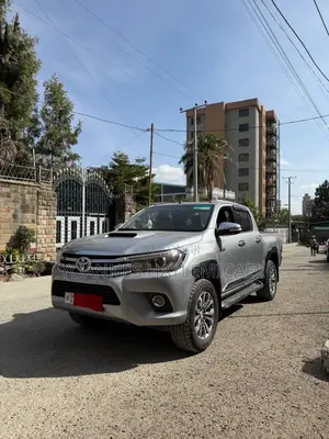 Toyota Hilux 2016 Silver