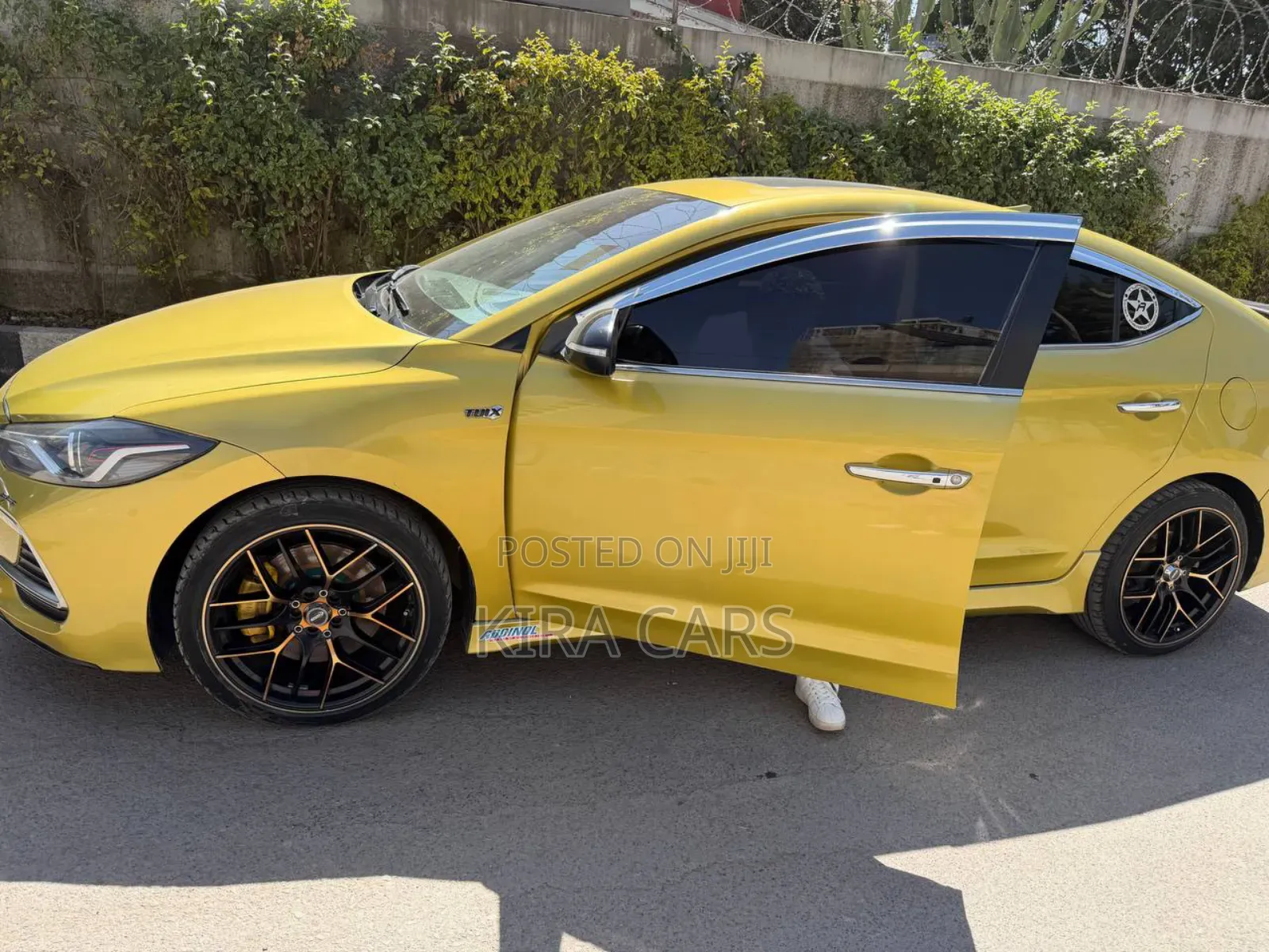 Hyundai Avante 2017 Yellow