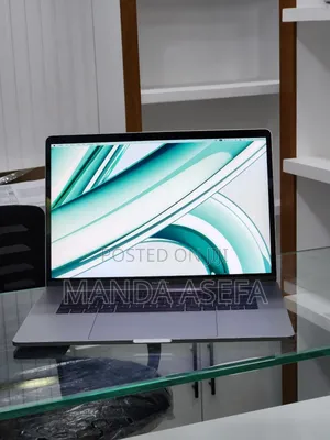 New Laptop Apple MacBook Pro 2017 16GB Intel Core I7 SSD 512GB