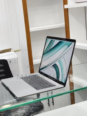 New Laptop Apple MacBook Pro 2017 16GB Intel Core I7 SSD 512GB