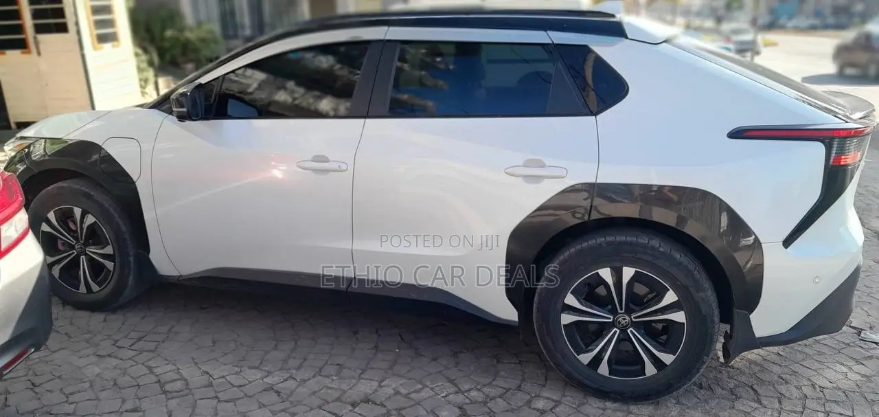Toyota bZ4X 71.4 kWh FWD 2023 White