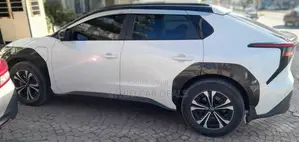 Toyota bZ4X 71.4 kWh FWD 2023 White