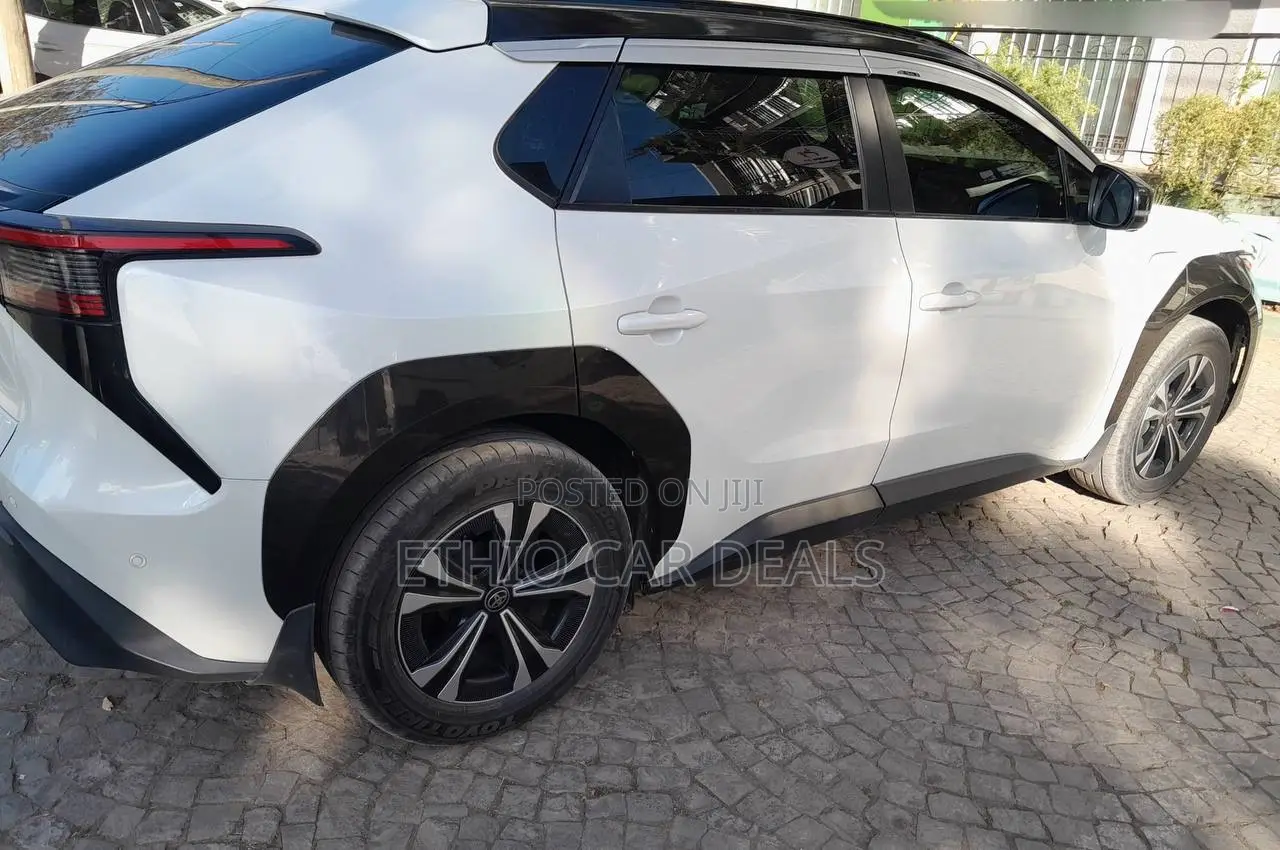 Toyota bZ4X 71.4 kWh FWD 2023 White
