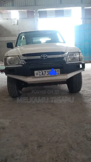 Toyota Hilux 2002 White