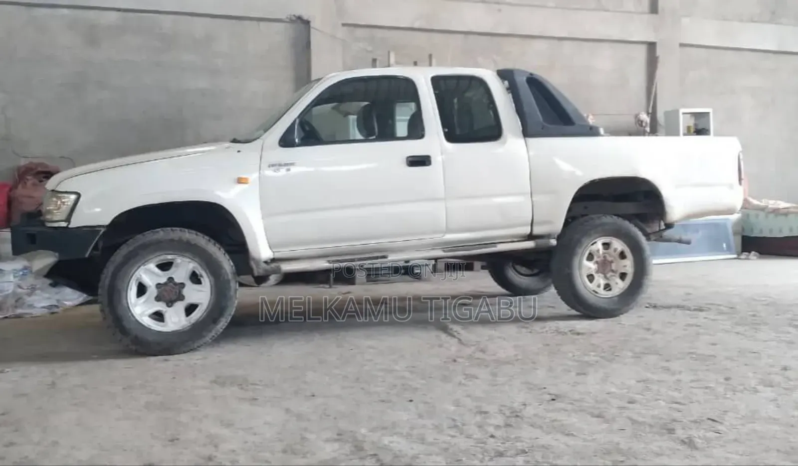 Toyota Hilux 2002 White