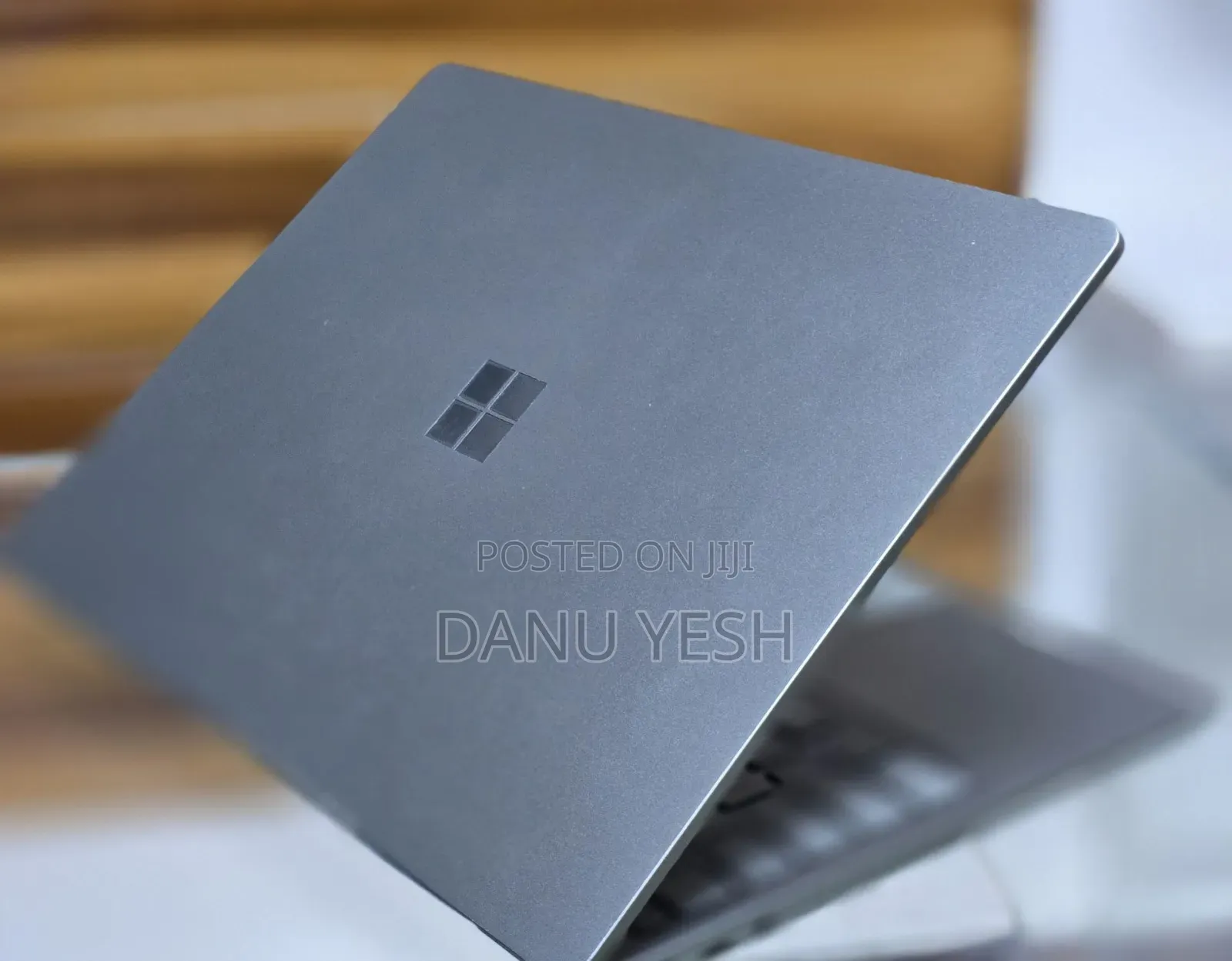 New Laptop Microsoft Surface 8GB Intel Core I5 SSD 256GB