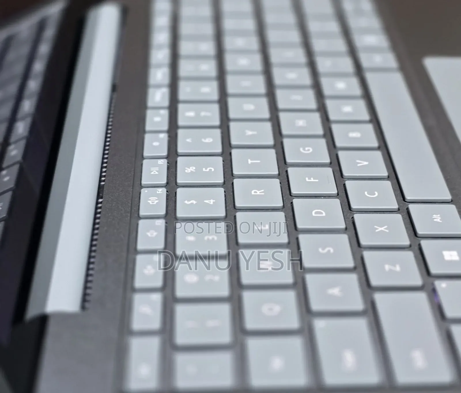 New Laptop Microsoft Surface 8GB Intel Core I5 SSD 256GB