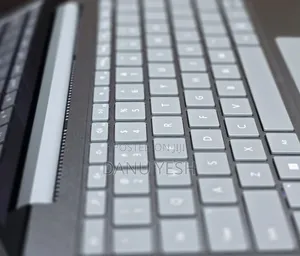 New Laptop Microsoft Surface 8GB Intel Core I5 SSD 256GB