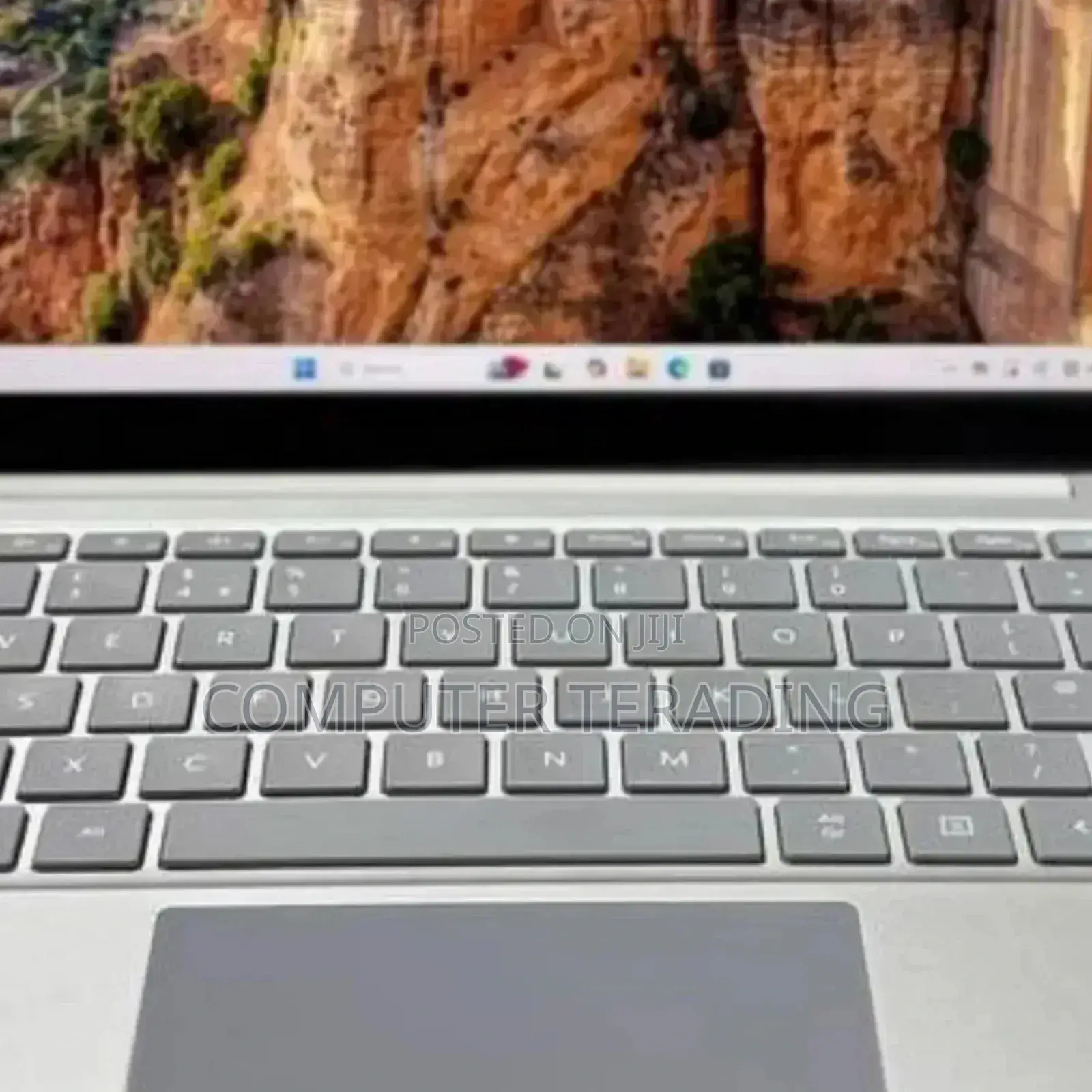 New Laptop Microsoft Surface Go 8GB Intel Core i5 SSD 256GB