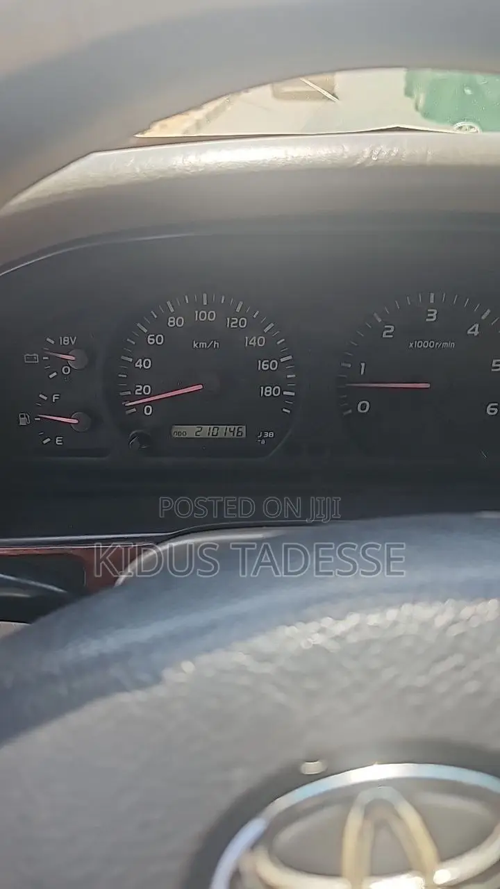 Toyota Land Cruiser 2002 White