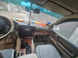 Toyota Land Cruiser 2002 White