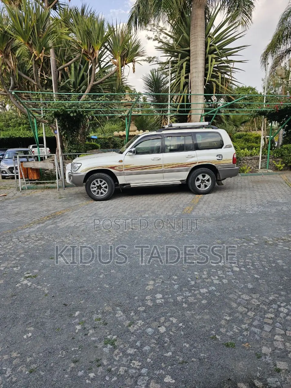 Toyota Land Cruiser 2002 White