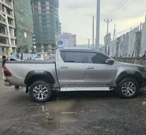 Toyota Hilux 2018 Silver