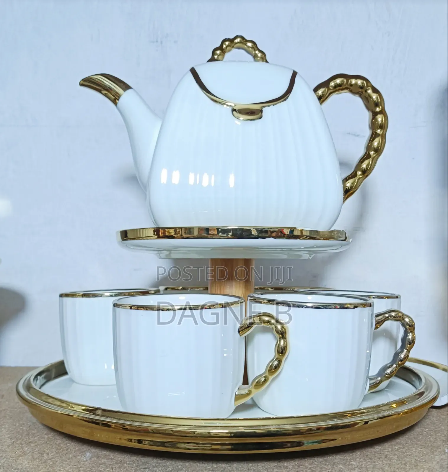 Porcelain Tea Set የወተት እና ቡና መጠጫ ሴት ከነ ማቅረቢያ