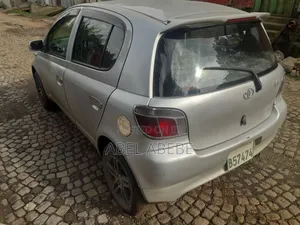 Toyota Vitz 2001 Silver