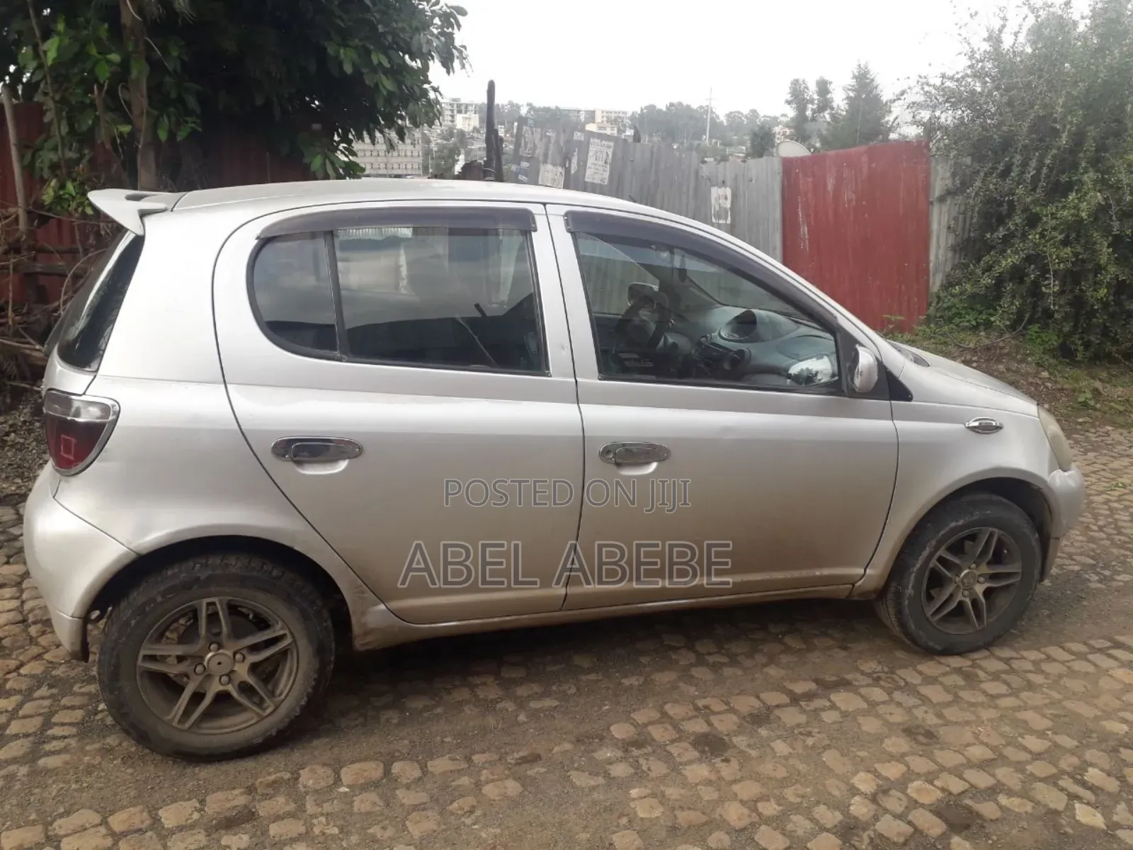 Toyota Vitz 2001 Silver
