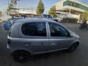 Toyota Vitz 2001 Silver