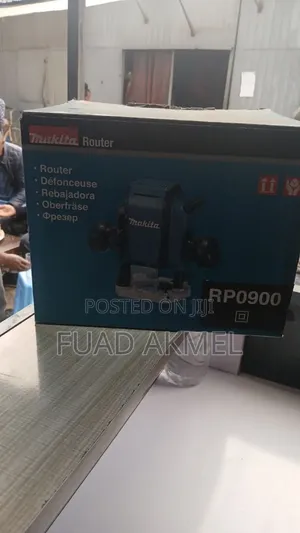 Makita Router Rp0900