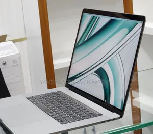 New Laptop Apple MacBook Pro 2017 16GB Intel Core I7 SSD 512GB