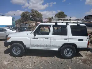 Toyota Land Cruiser 2015 White