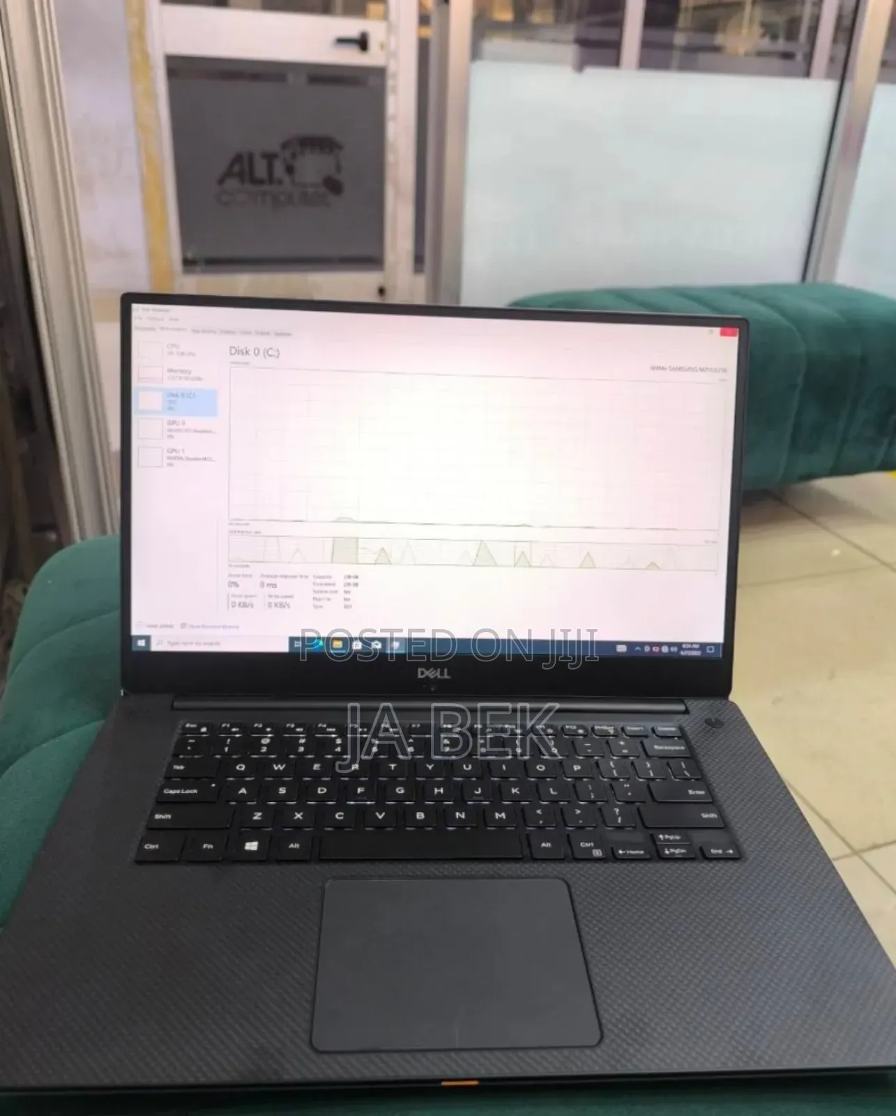 New Laptop Dell Precision 5520 16GB Intel Xeon SSD 512GB