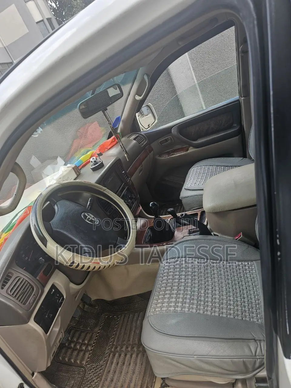 Toyota Land Cruiser 2002 White