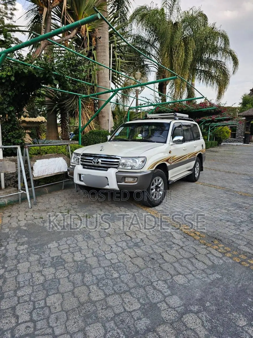 Toyota Land Cruiser 2002 White