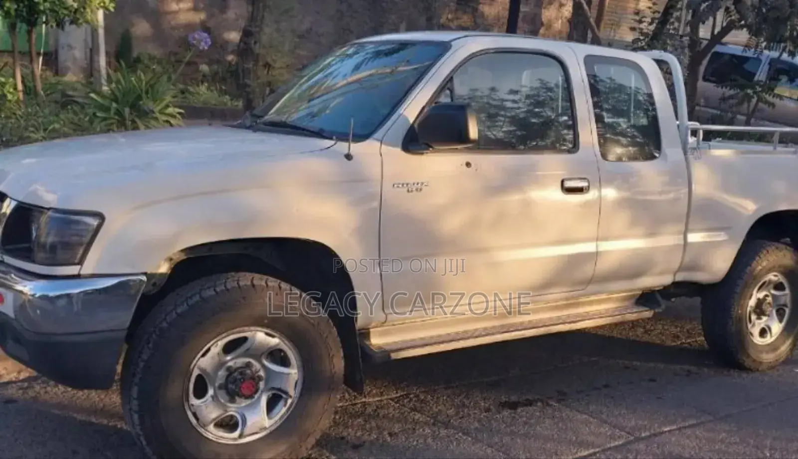 Toyota Hilux 2004 White