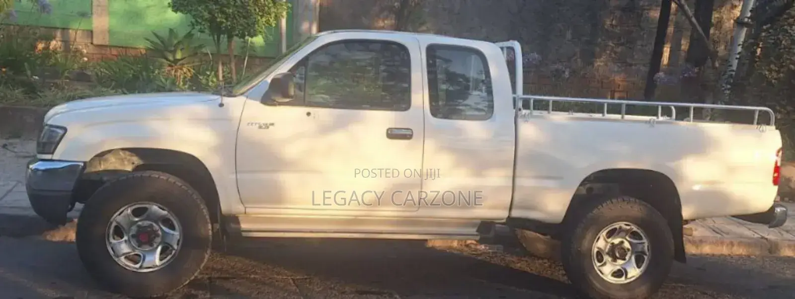 Toyota Hilux 2004 White