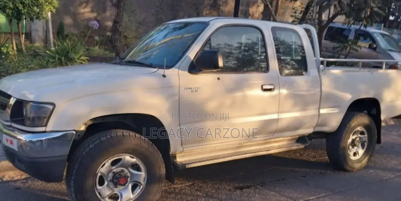 Toyota Hilux 2004 White