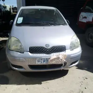 Toyota Vitz 2004 Silver