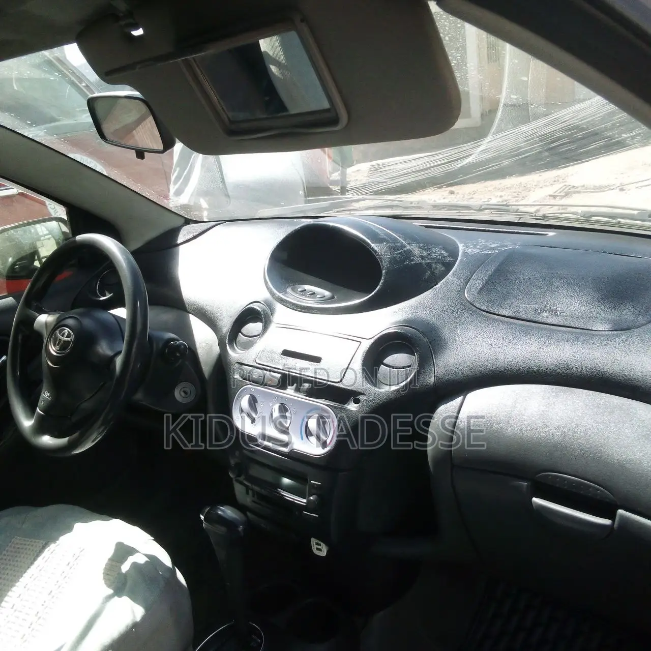 Toyota Vitz 2004 Silver
