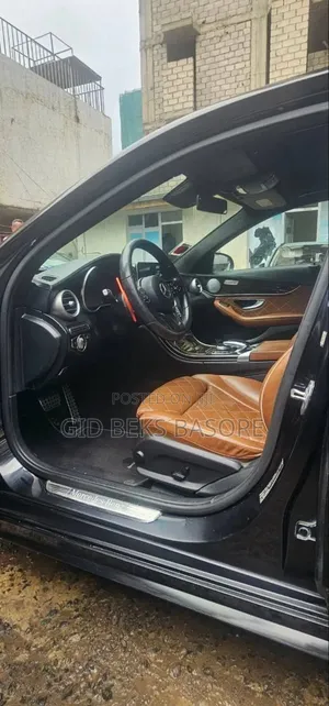 Mercedes-Benz C200 2019 Brown
