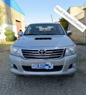 Toyota Hilux 2013 Silver