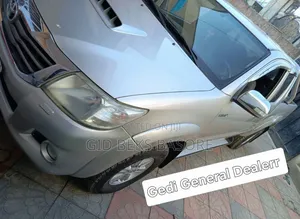 Toyota Hilux 2013 Silver