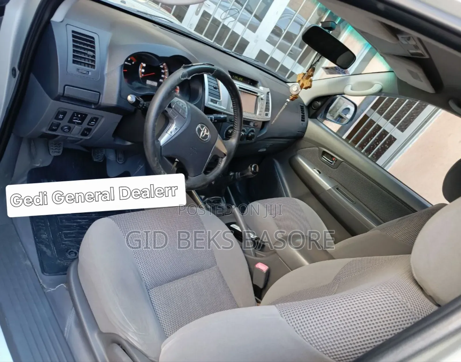 Toyota Hilux 2013 Silver