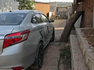 Toyota Yaris 2014 Silver