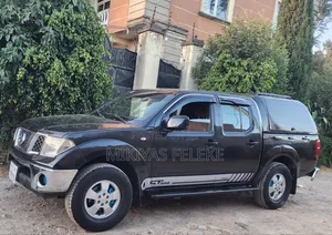 Nissan Navara 2012 Black