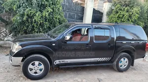 Nissan Navara 2012 Black