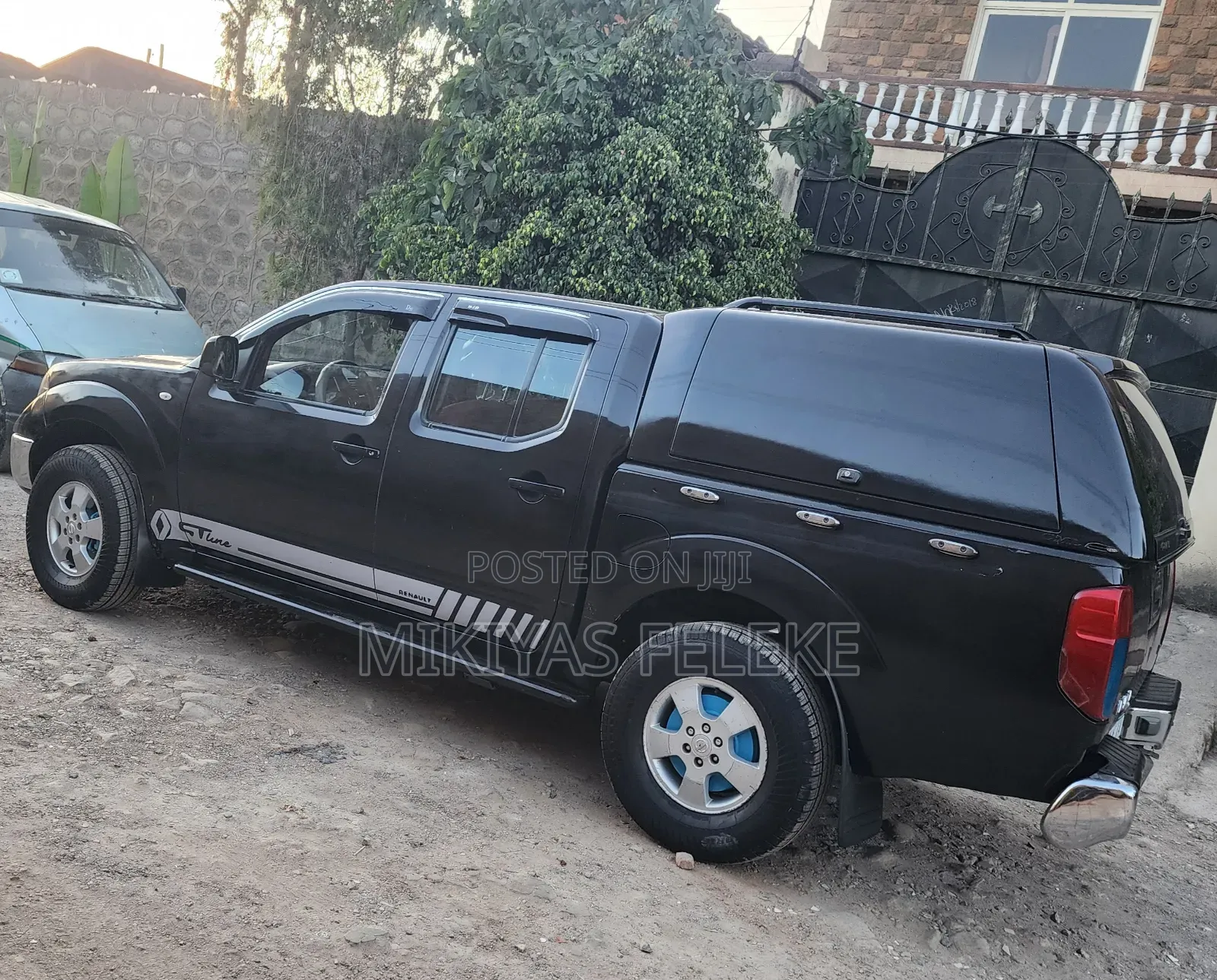 Nissan Navara 2012 Black