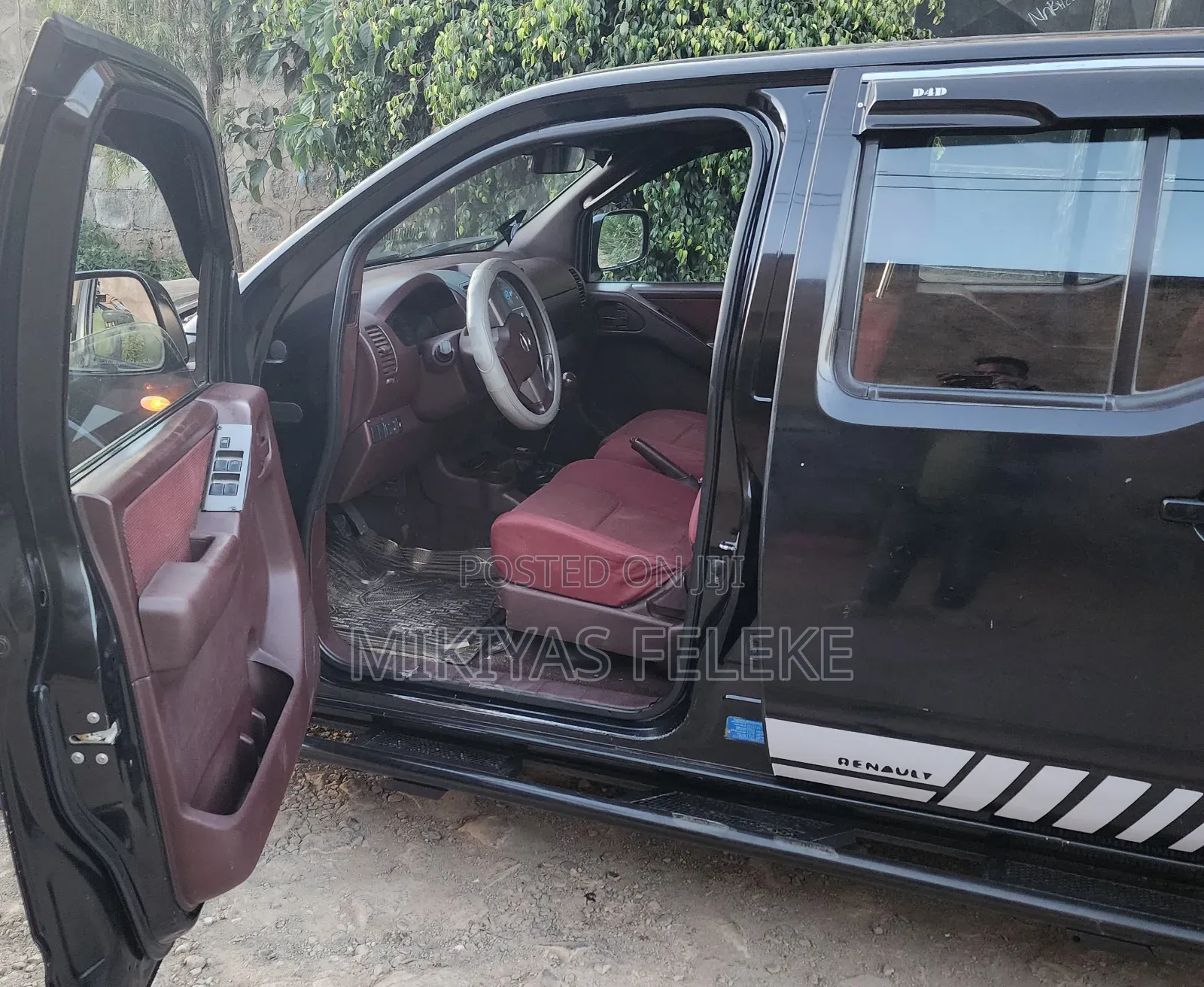 Nissan Navara 2012 Black