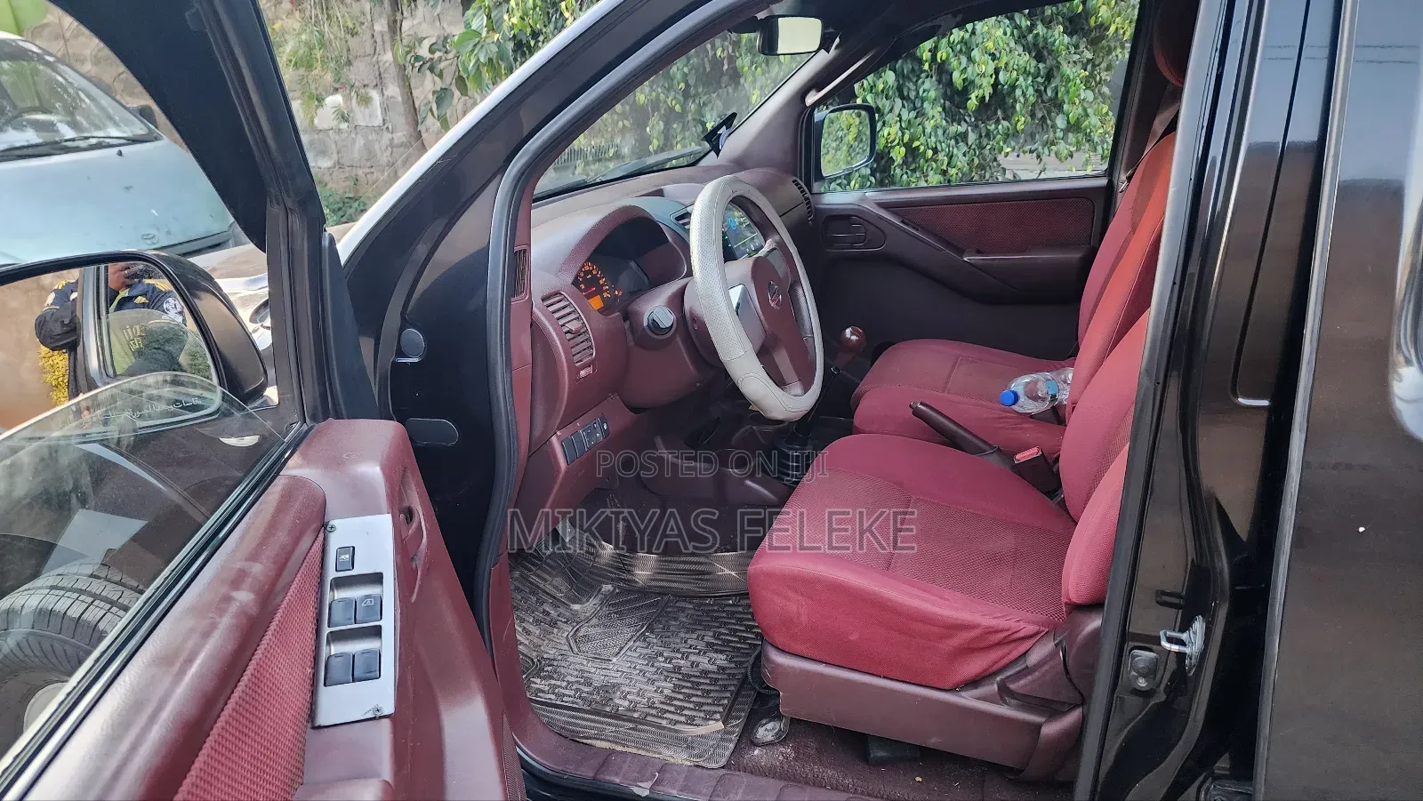 Nissan Navara 2012 Black