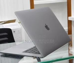 New Laptop Apple MacBook Pro 2017 16GB Intel Core I7 SSD 512GB