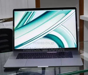 New Laptop Apple MacBook Pro 2017 16GB Intel Core I7 SSD 512GB