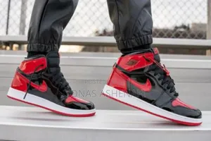 Air Jordan 1 Retro High Og 'Patent Bred'.