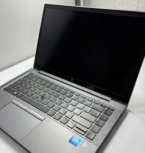 New Laptop HP ZBook Firefly G8 16GB Intel Core I7 SSD 512GB