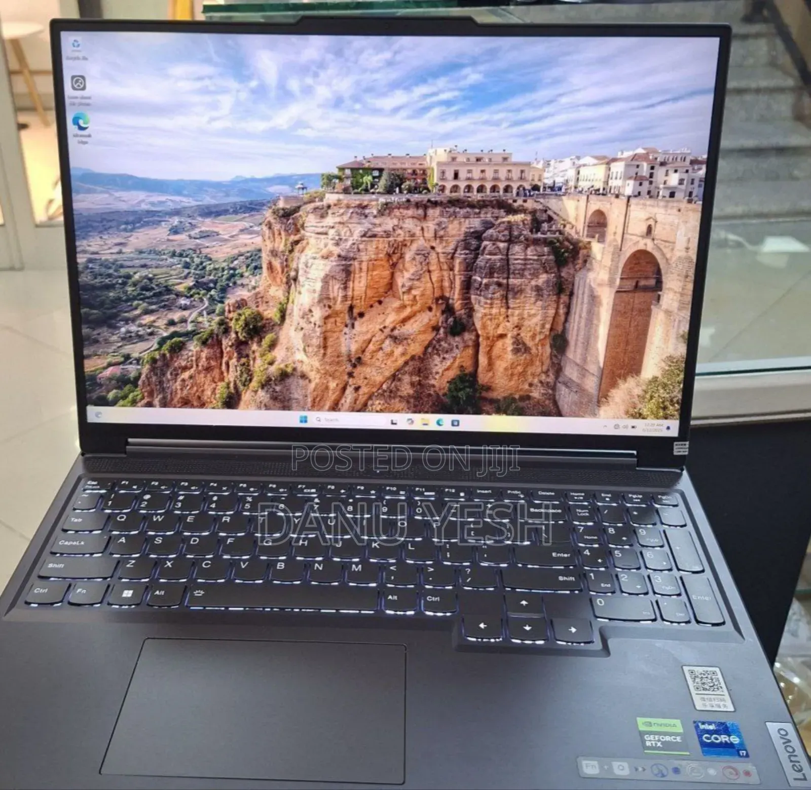 New Laptop Lenovo Yoga 700 16GB Intel Core I7 SSD 1T