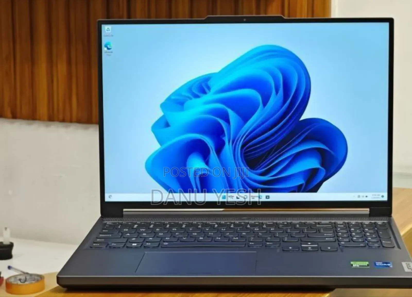 New Laptop Lenovo Yoga 700 16GB Intel Core I7 SSD 1T