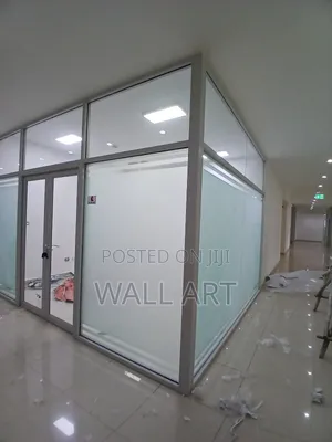 Glass Stickerየመስታውት ስተቲከር